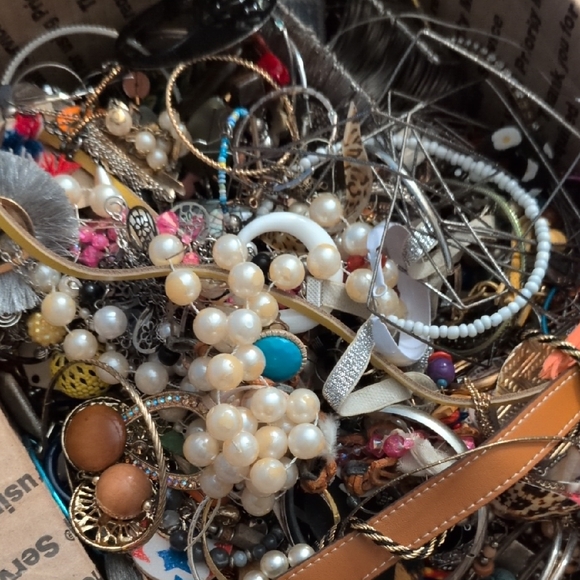 Jewelry - Jewelry To Be Upcycled (2lbs)